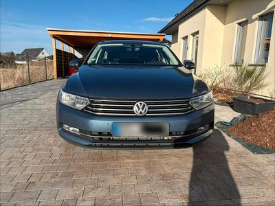 Gebraucht VW Passat 150 PS (110 kW) 2016 Blau Kombi