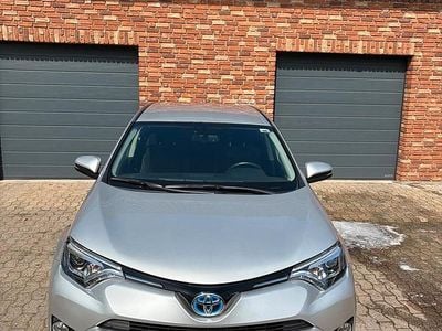 Używany Toyota RAV4 Hybrid 155 KM (114 kW) 2016 Srebrny SUV