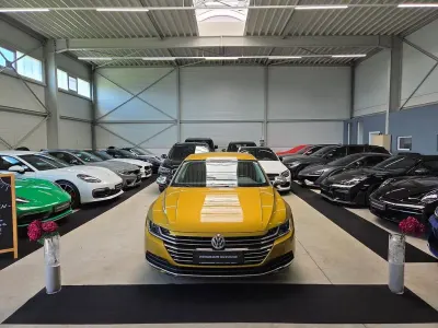Gebraucht VW Arteon Elegance 150 PS (110 kW) 2019 Gelb Kleinwagen