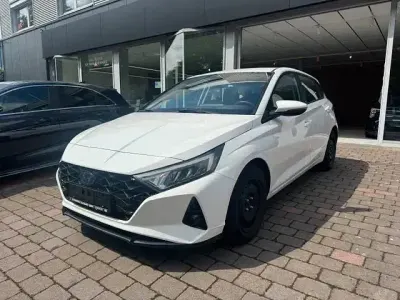 Gebraucht Hyundai i20 Intro Edition 101 PS (74 kW) 2021 Polar white Kleinwagen
