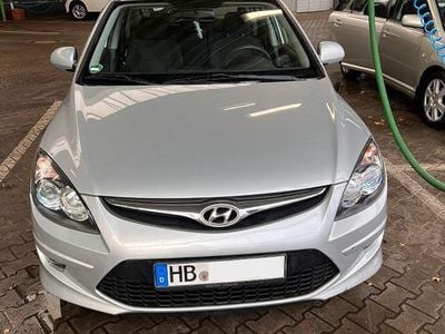 Silber Gebraucht 2011 Hyundai i30 Limousine | 2.999 € (Fairer Preis)