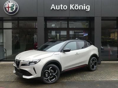 Beige Gebraucht 2025 Alfa Romeo Junior Edizione Speciale SUV | 31.860 € (Teuer)