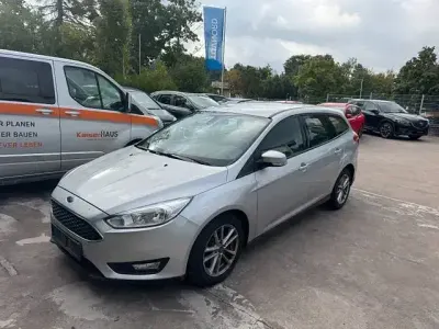 Używany Ford Focus Business Edition 125 KM (91 kW) 2017 Srebrny Sedan/Limuzyna