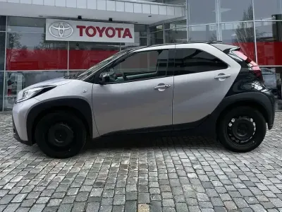 Gebraucht Toyota Aygo X Edition 72 PS (52 kW) 2025 Light purple silver / night SUV