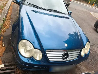 Gebraucht Mercedes C180 150 PS (110 kW) 2002 Blau Coupé