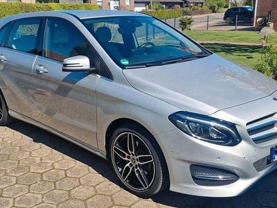 Second-hand Mercedes B220 Urban 184 CP (135 kW) 2017 Argintiu Monovolum