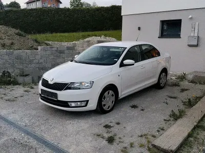 Używany Skoda Rapid Ambition 90 KM (66 kW) 2014 Biały Hatchback