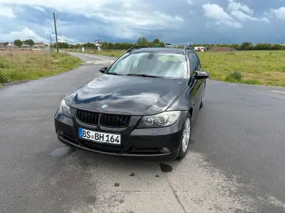 Gebraucht BMW 320 177 PS (130 kW) 2008 Schwarz Kombi