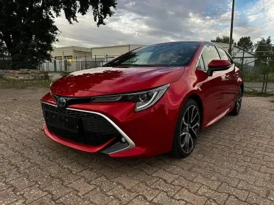 Gebraucht Toyota Corolla Lounge 184 PS (135 kW) 2019 Rot Limousine