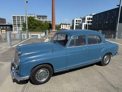 Gebraucht Mercedes 220 136 PS (100 kW) 1956 Blau Limousine
