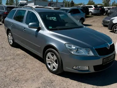 Gebraucht Skoda Octavia 140 PS (102 kW) 2012 Grau Kombi
