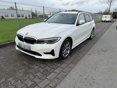Weiß Gebraucht 2020 BMW 320 Advantage Kombi | 24.000 € (Guter Preis)