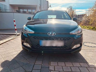 Gebraucht Hyundai i20 Active 84 PS (61 kW) 2016 Schwarz Kleinwagen