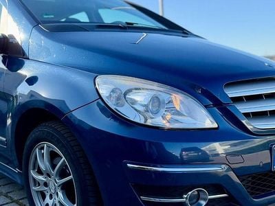 Gebraucht Mercedes B180 116 PS (85 kW) 2010 Blau Van / Kleinbus
