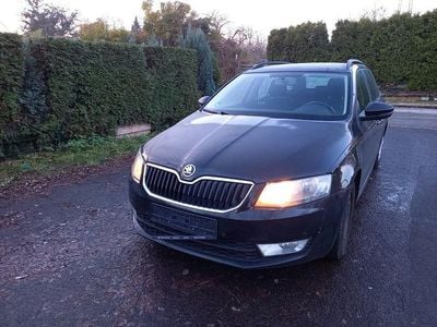Schwarz Gebraucht 2013 Skoda Octavia Ambition Kombi | 3.650 € (Etwas zu teuer)