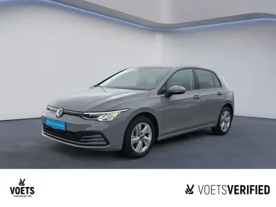 Gebraucht VW Golf VIII Life 131 PS (96 kW) 2021 Grau Limousine