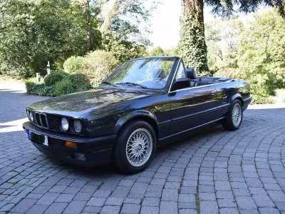 Gebraucht BMW 318 Cabriolet Sport Line 113 PS (83 kW) 1993 Schwarz Cabrio