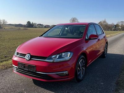 Rot Gebraucht 2017 VW Golf Sound Limousine | 12.990 € (Fairer Preis)