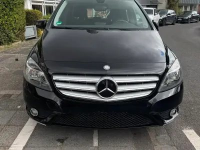 Gebraucht Mercedes 180 122 PS (89 kW) 2014 Schwarz Limousine