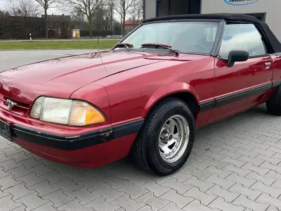 Begagnad Ford Mustang 106 HK (77 kW) 1991 Röd Cab