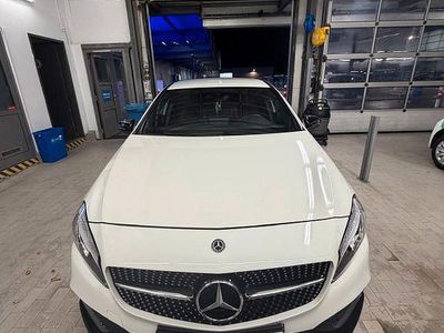 Gebraucht Mercedes A180 AMG line 122 PS (89 kW) 2017 Weiß Limousine
