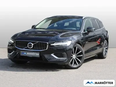 Używany Volvo V60 Core 398 KM (292 kW) 2023 Czarny Kombi