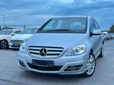 Gebraucht Mercedes B180 109 PS (80 kW) 2010 Silber Van / Kleinbus