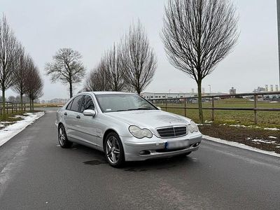 Gebraucht Mercedes 220 150 PS (110 kW) 2004 Silber Limousine