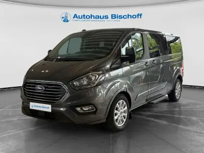 Gebraucht Ford Tourneo Custom Titanium 150 PS (110 kW) 2023 Magneticgrau (metallic) Van
