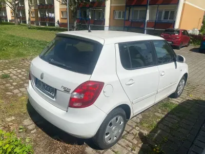 Gebraucht Skoda Fabia 60 PS (44 kW) 2009 Weiß Limousine