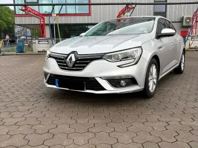 Gebraucht Renault Mégane 101 PS (74 kW) 2016 Silber Limousine