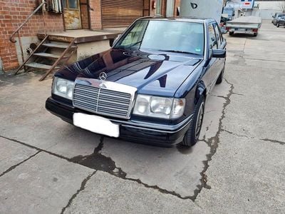 Gebraucht Mercedes E200 Sportline 118 PS (86 kW) 1990 Blau Limousine