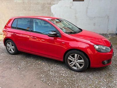 Gebraucht VW Golf VII 77 PS (56 kW) 2012 Rot Limousine