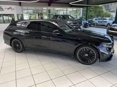 Gebraucht Mercedes E300 AMG line 313 PS (230 kW) 2024 Obsidianschwarz Limousine