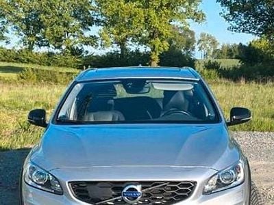 Second-hand Volvo V60 CC 150 CP (110 kW) 2017 Argintiu Break