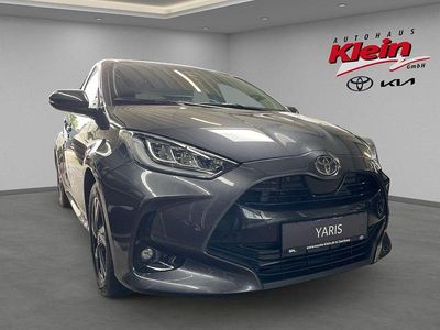 Neu Toyota Yaris Hybrid Comfort 117 PS (86 kW) 2025 Grau Limousine
