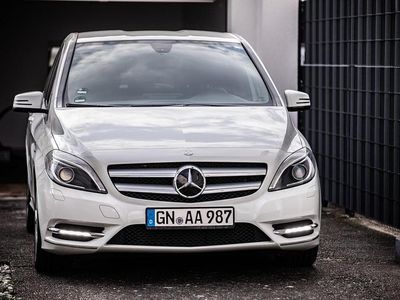 Gebraucht Mercedes B180 125 PS (91 kW) 2012 Weiß Van / Kleinbus