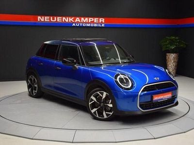 Gebraucht Mini Cooper Favoured 156 PS (114 kW) 2024 Icy sunshine blue Kleinwagen