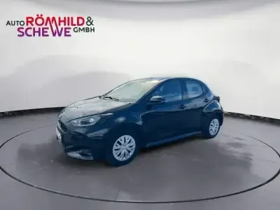 Gebraucht Toyota Yaris Basis 72 PS (52 kW) 2021 Mysticschwarz mica Kleinwagen