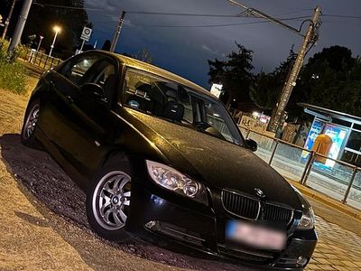 Gebraucht BMW 320 150 PS (110 kW) 2024 Blau Limousine