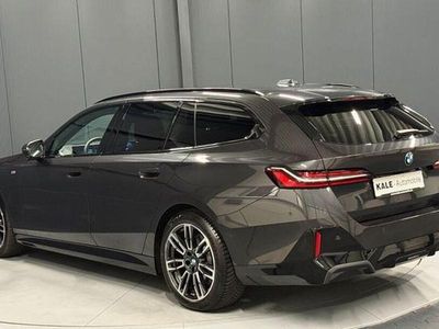 Gebraucht BMW 520 M Sport 197 PS (144 kW) 2024 Sophistograu brillanteffekt Kombi
