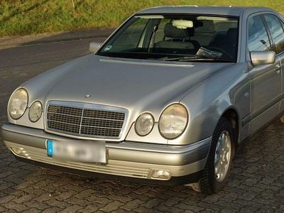 Mercedes E200