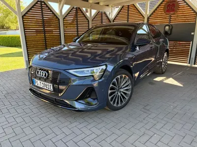 Używany Audi e-tron S-Line 300 kW (408 KM) 2022 Niebieski SUV
