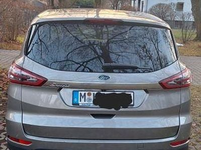 Silber Gebraucht 2016 Ford S-MAX Titanium Van / Kleinbus | 14.800 € (Guter Preis)