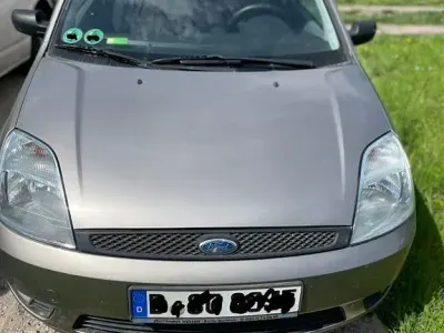 Usata Ford Fiesta 80 CV (58 kW) 2003 Beige Utilitaria