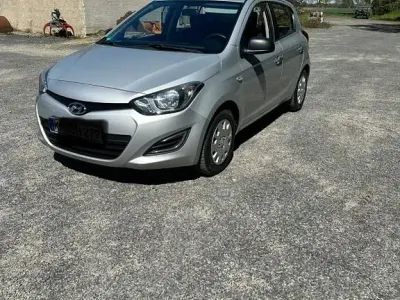 Gebraucht Hyundai i20 Trend 86 PS (63 kW) 2013 Silber Kleinwagen