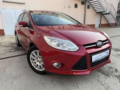 Gebraucht Ford Focus Titanium 125 PS (91 kW) 2014 Candyrot metallic Kombi