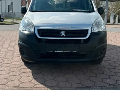 Gebraucht Peugeot Partner 100 PS (73 kW) 2017 Silber Van / Kleinbus