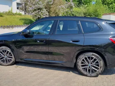 Gebraucht BMW iX1 M Sport 230 kW (313 PS) 2023 Schwarz SUV