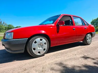 Używany Opel Kadett 156 KM (114 kW) 1991 Czerwony Hatchback